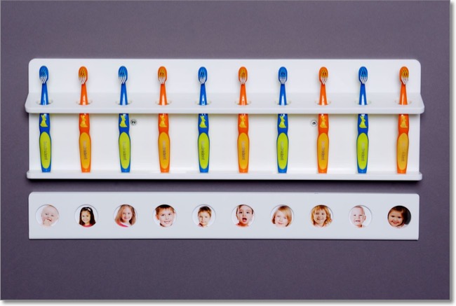 10er_zahnbuerstenleiste_zahnputzbecherleiste_zahnbuerstenhalter_zahnbuerstenbox_zahnputzbecherhalter_fotoleiste_zaehne_putzen_zahnpflege_kita_kindergarten_krippe_zahnhygiene_zahngesundheit_kita-shop.com_0363-2